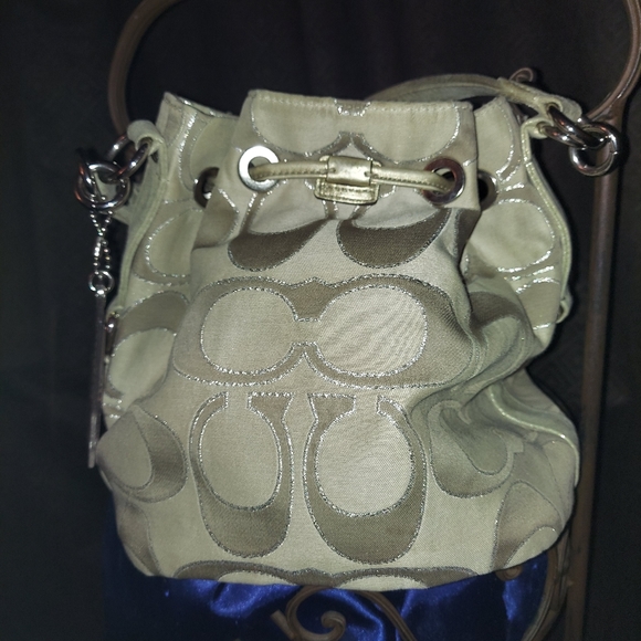 Coach signature drawstring purse - Picture 3 of 6